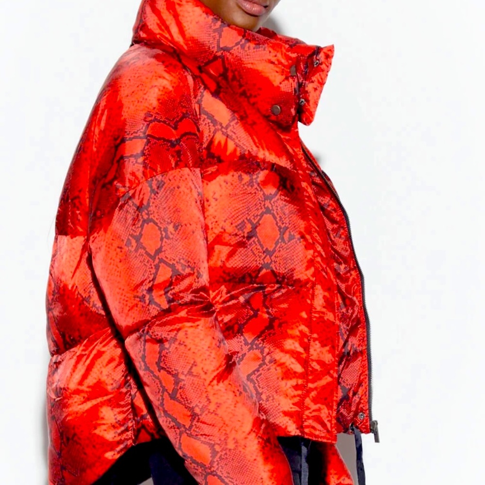 🚨NWOT APPARIS Short Puffer Size XS - red python🚨